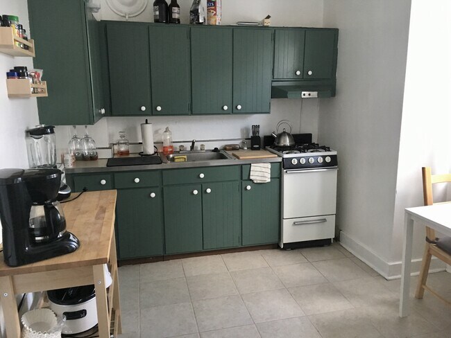 hunter green kitchen - 2720 Shady Ave