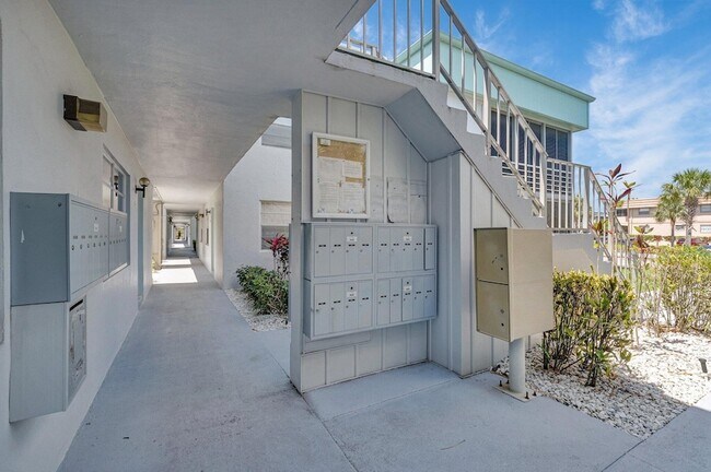 Building Photo - 392 Monaco Ct