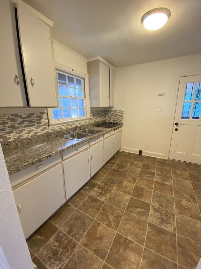 Foto del edificio - 2109 Thomas Ave