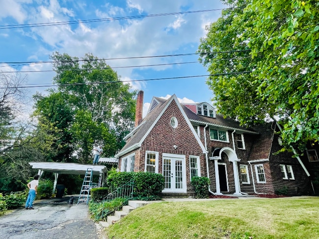 Building Photo - 2421 Airport Dr