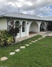 Building Photo - 2709 SW Santa Barbara Pl