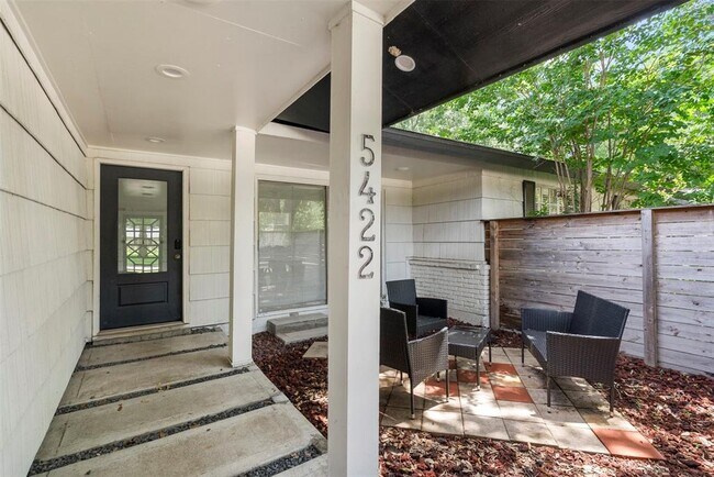 Foto del edificio - 5422 Lincrest Ln
