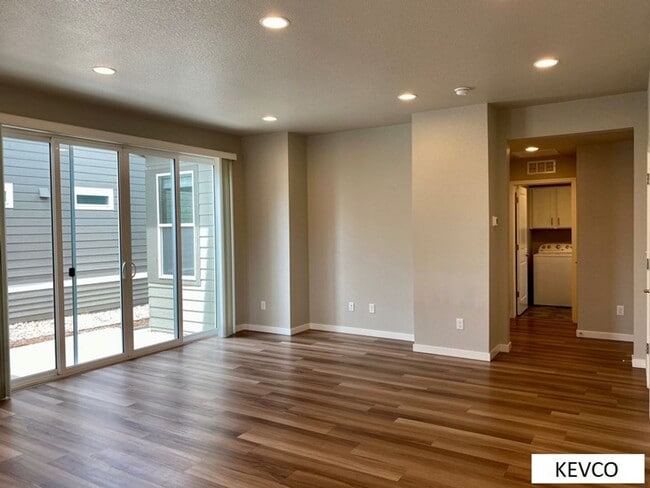 Building Photo - Spectacular New Construction!