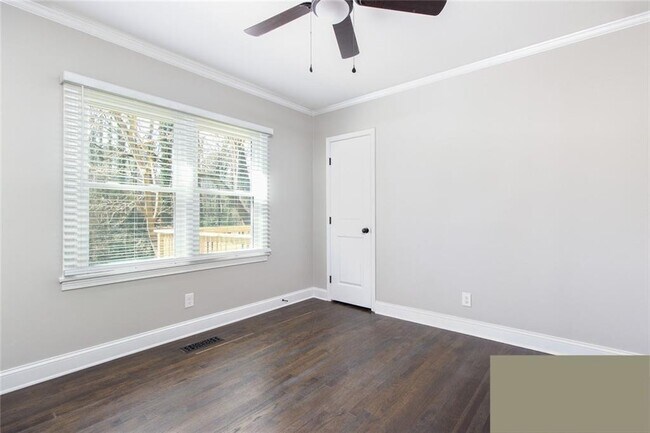 Foto del edificio - 626 Burbank Cir