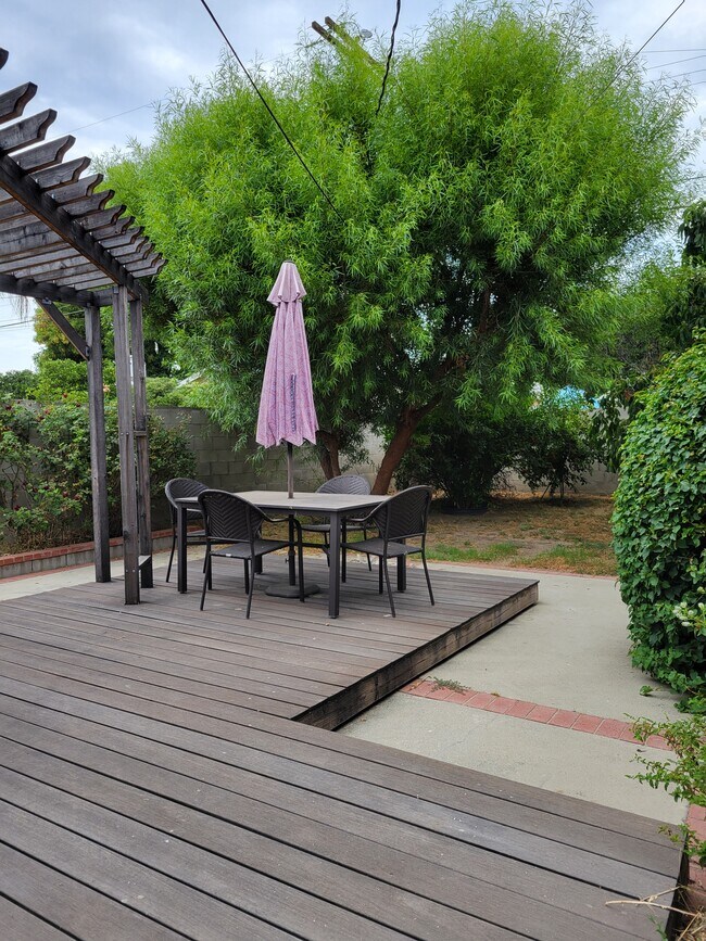 Foto del edificio - 17337 Califa St