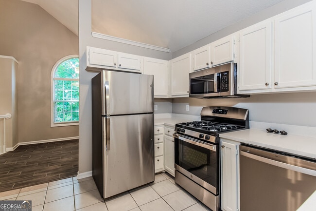 Building Photo - 136 Summer Creek Cove