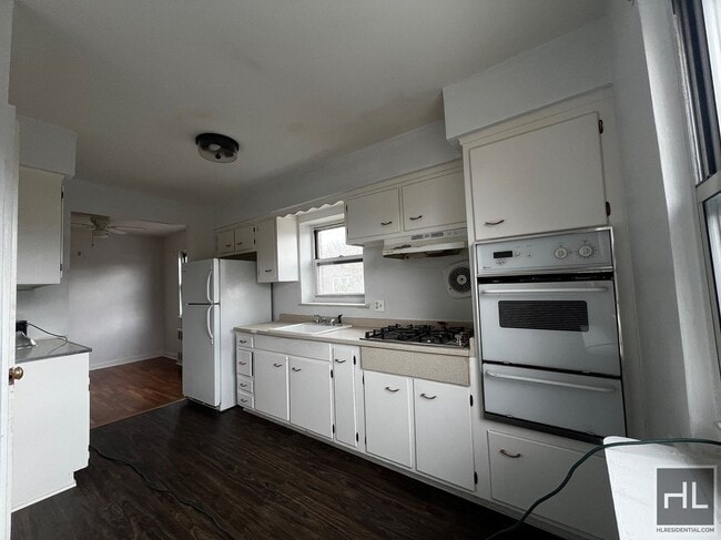 Building Photo - 70 STREET