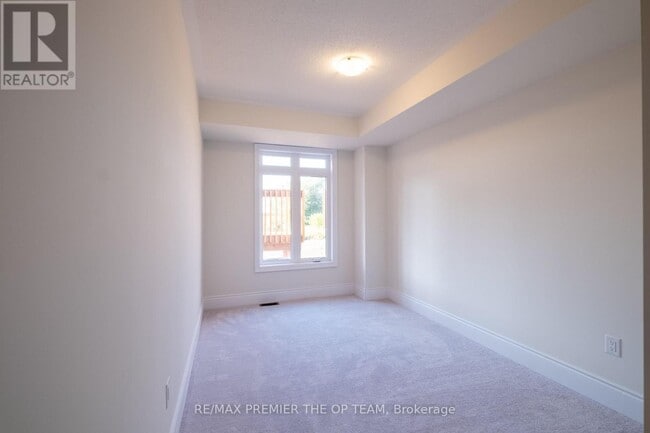 Building Photo - 28 Foxsparrow Rd