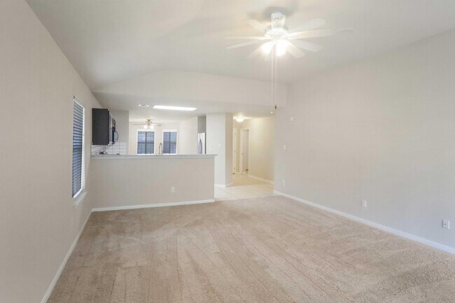 Building Photo - 270 Goldenrod St