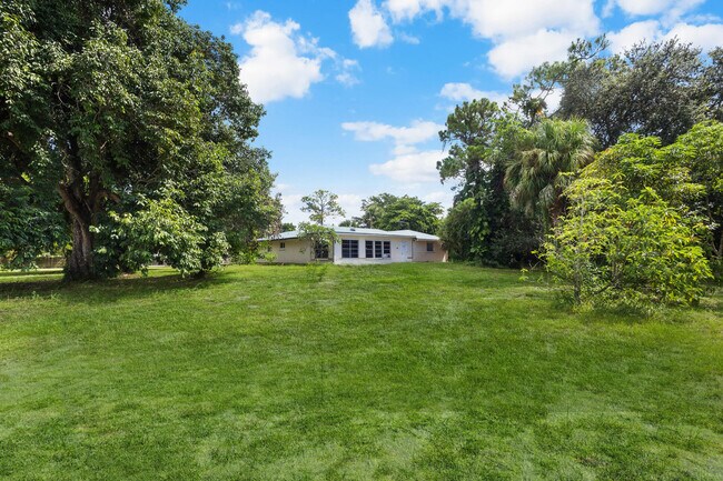 Building Photo - 16790 Glasgow Dr E