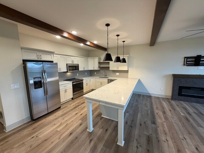 Building Photo - 6460 Galleria Dr