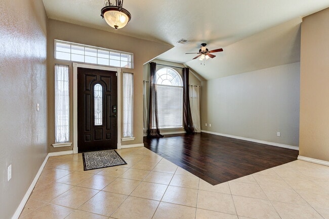 Photo - 2908 Glasgow Dr House