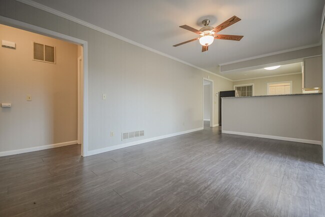 Building Photo - 9416 S Chelsea Rd