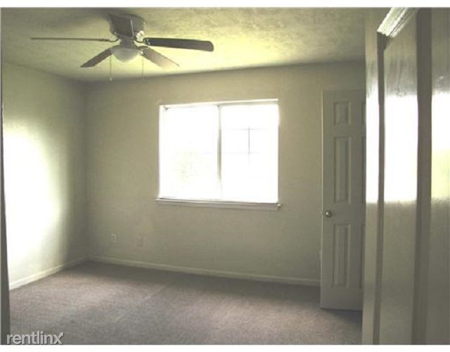 Building Photo - 3 br, 2 bath Duplex - 2401 Brittain Ct