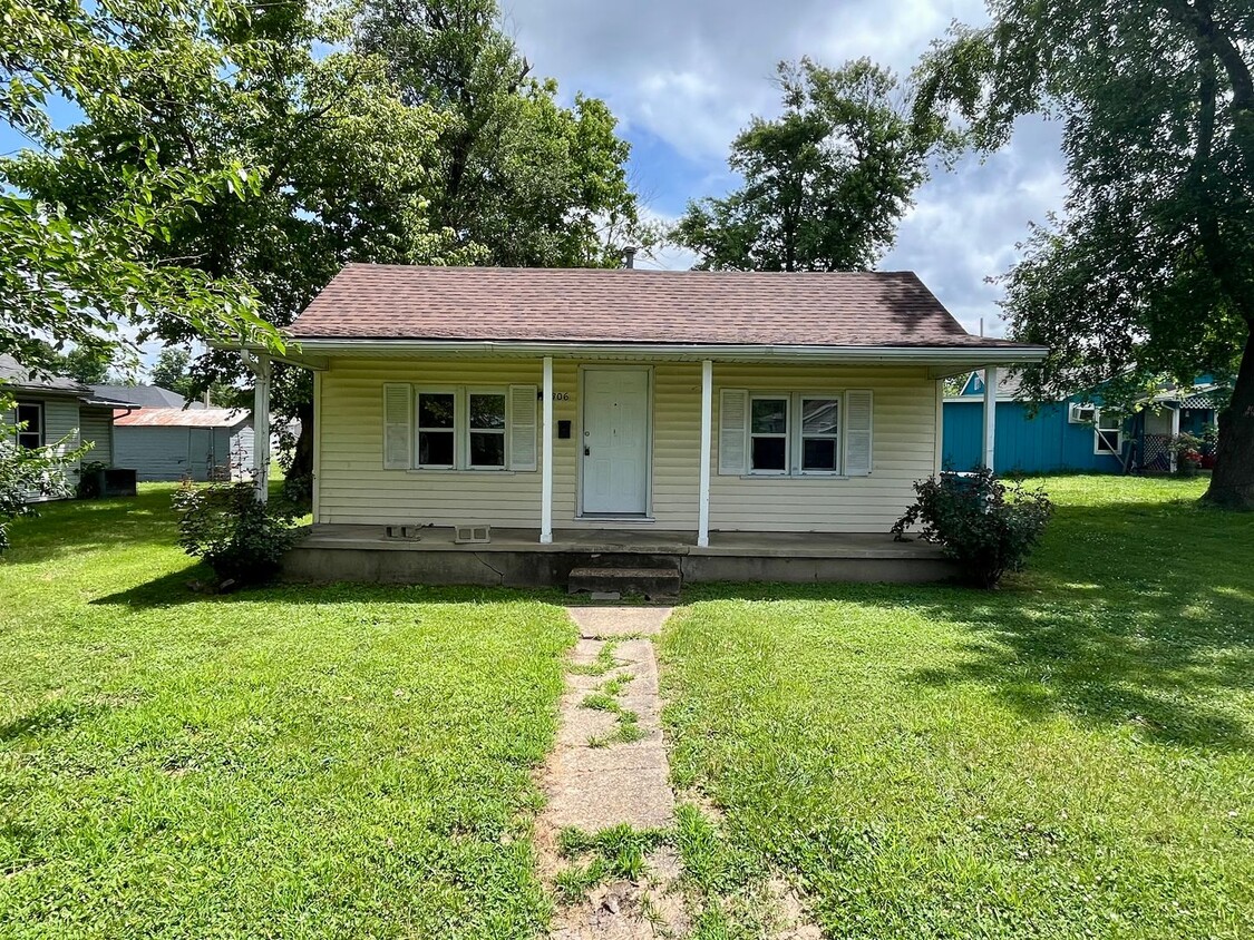 Primary Photo - 2 Bed | 1 Bath | House