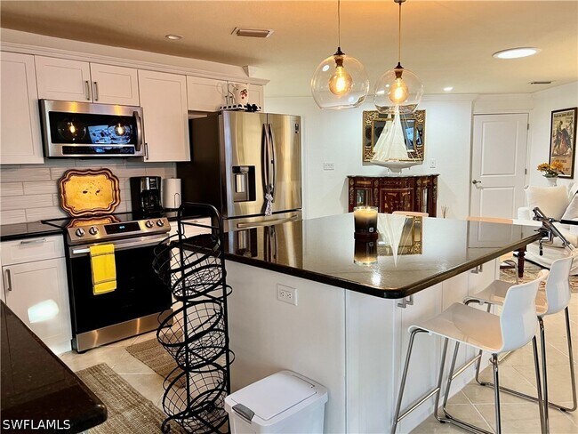 Foto del edificio - 283 Cypress Way W