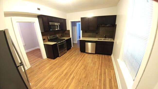 Building Photo - 741 N Leavitt St