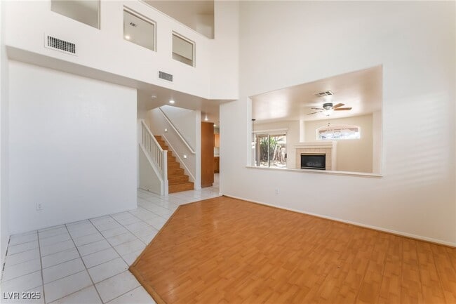 Building Photo - 10412 Shadowland Ave