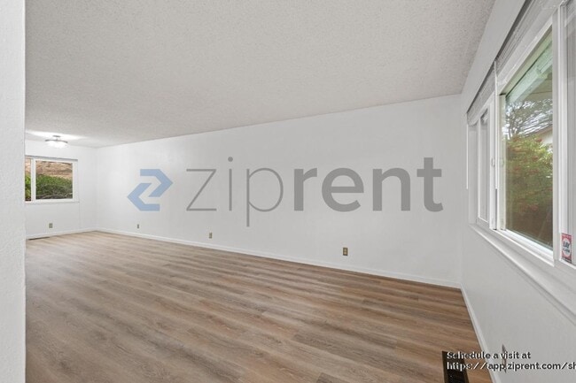 Building Photo - 60 Deerhaven Pl