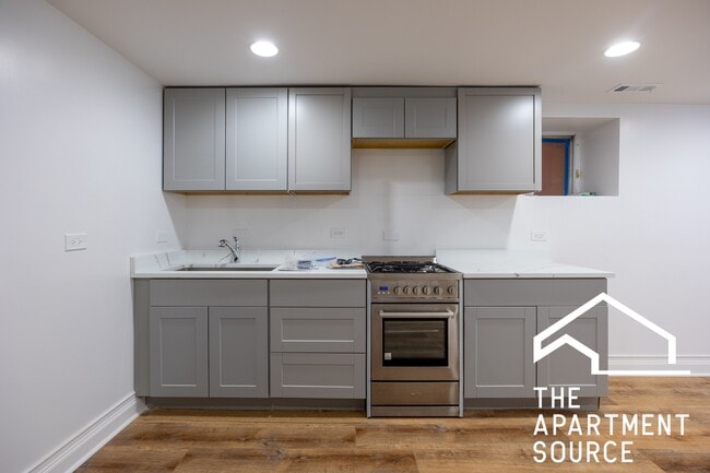 Building Photo - 1629 N Claremont Ave