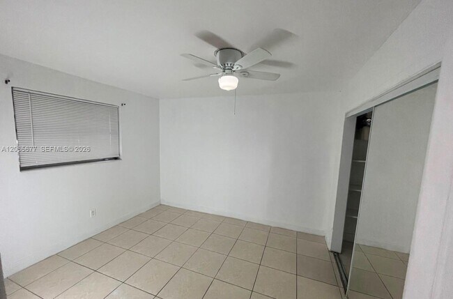 Foto del edificio - 120 NE 185th Terrace