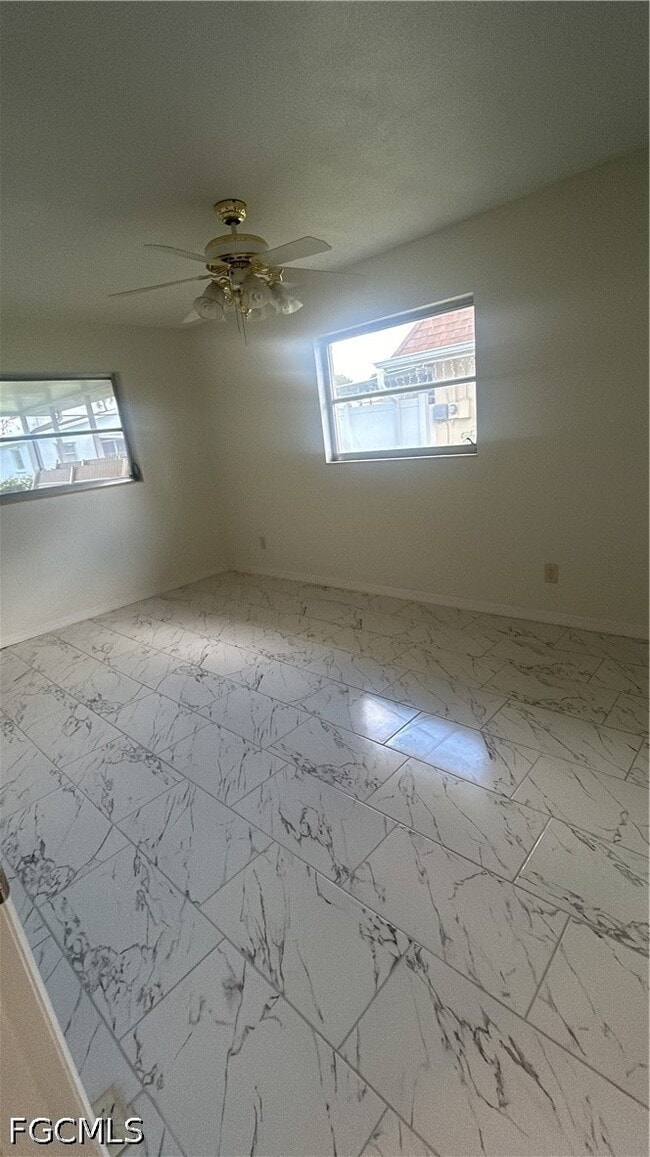 Foto del edificio - 2213 Gardenia Way
