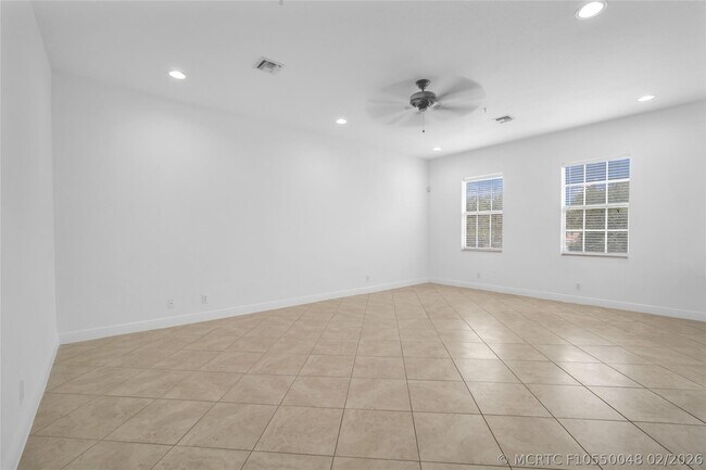 Building Photo - 6809 Lakeside Cir N