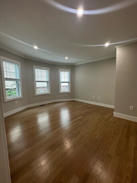 Building Photo - 40 Iffley Rd