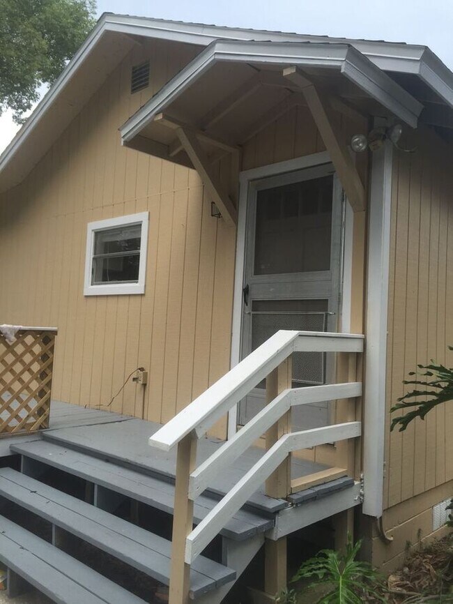 2/1 For Rent in Deland for 975/mo House for Rent in DeLand, FL