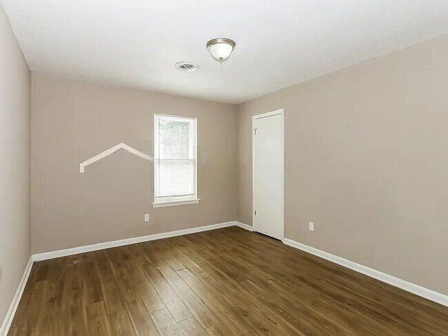 Foto del edificio - 255 Oak Lake Dr