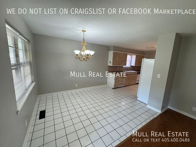 Building Photo - 1622 Chaucer Dr