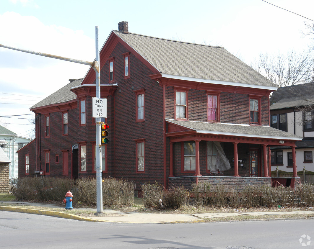 Primary Photo - Apartments