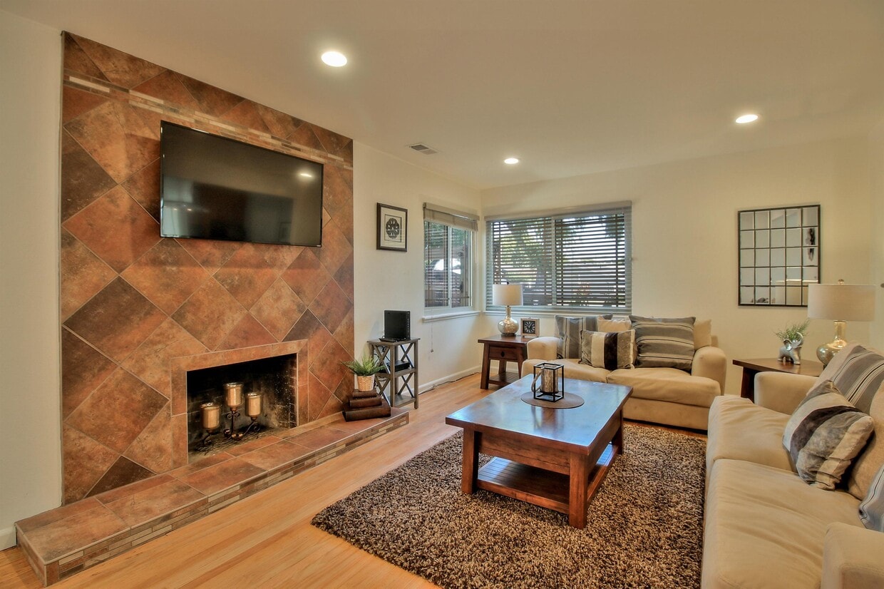 Primary Photo - 3155 Machado Ave