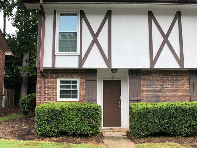 Building Photo - 1108 Tiger Blvd