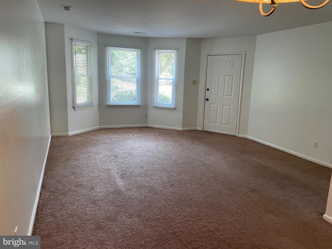 13 Hamlet Ct, Sicklerville, NJ 08081 Townhouse for Rent in