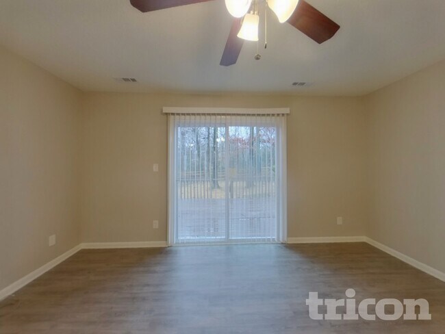 Foto del edificio - 6027 Running Deer Rd