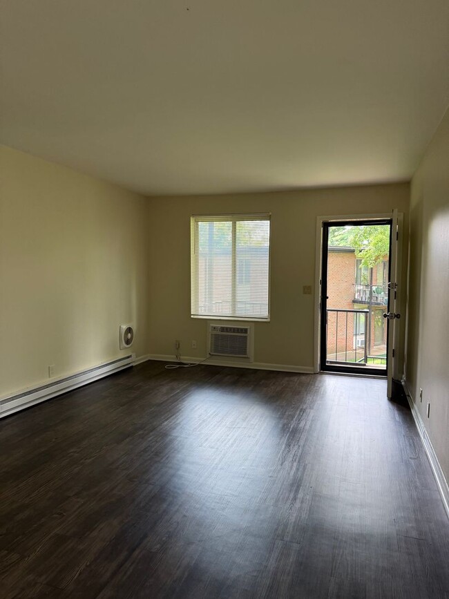 Building Photo - 2601 Hillsboro Pike