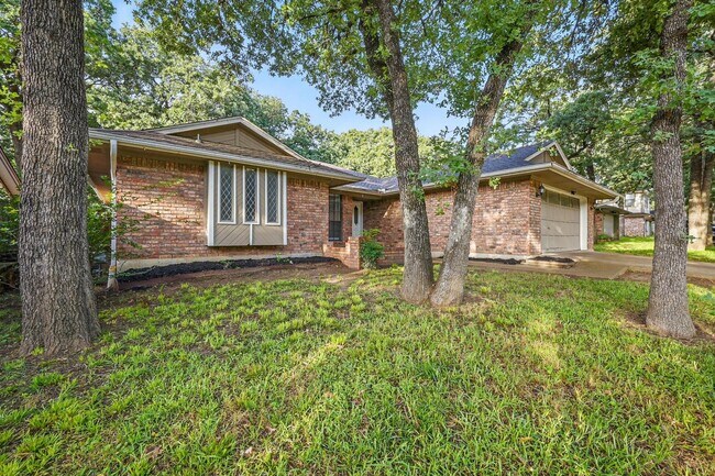 Building Photo - Charming Updated Home Near DFW Airport | 3...