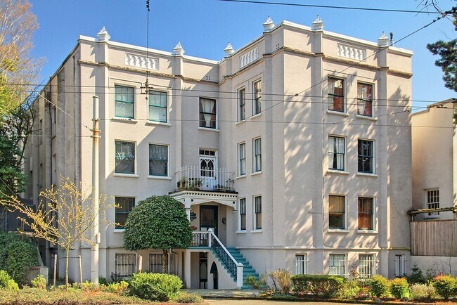 Building Photo - 1508 10th Ave E