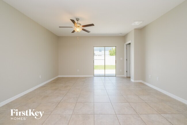 Foto del edificio - 7410 Pearly Everlasting Ave