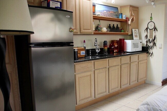 Foto del edificio - Very clean and spacious Studio with lots o...