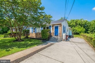 Building Photo - 5010 Sheridan St