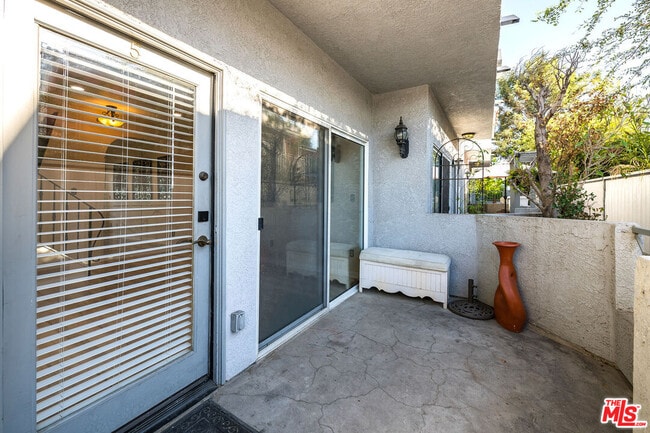 Building Photo - 15153 Burbank Blvd