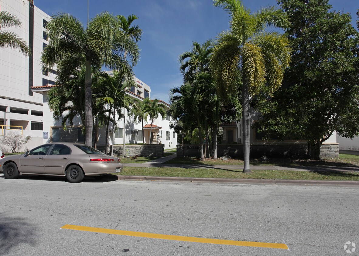 127 Santillane Ave - Santillane Apartments