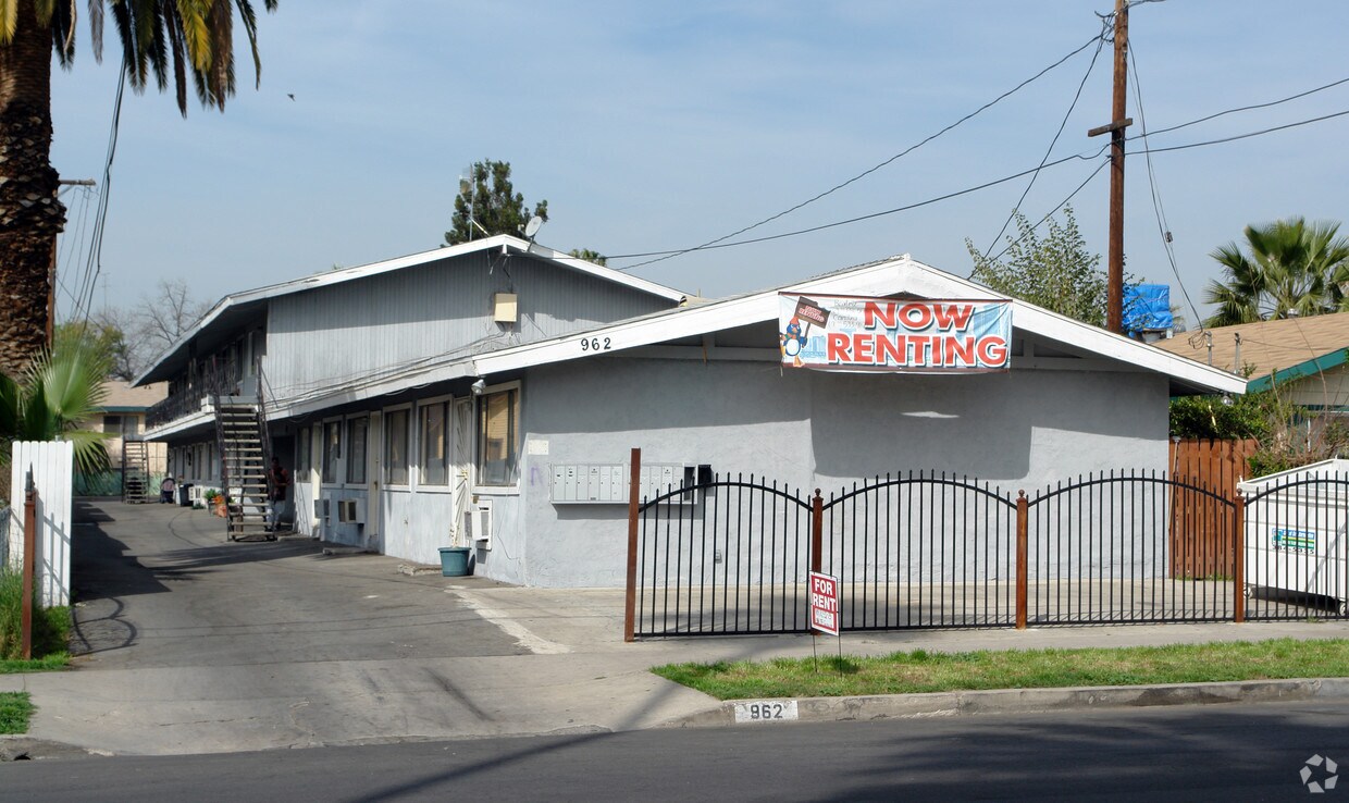 Primary Photo - 962 N Mountain View Ave