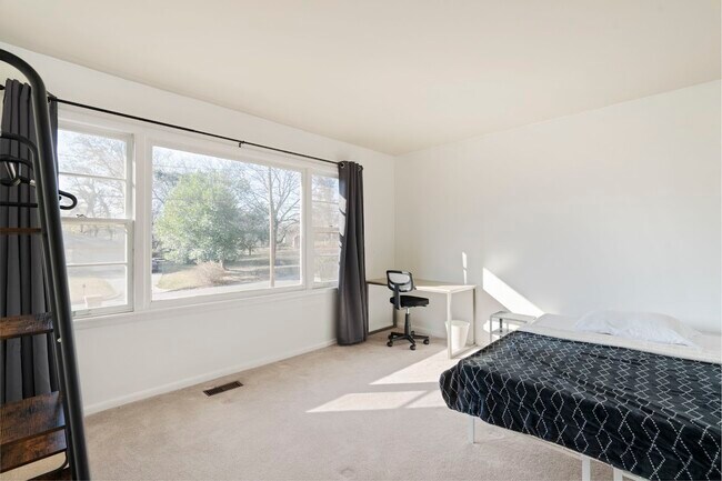 Foto del edificio - 2219 Euclid Rd NW