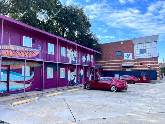 Foto del edificio - 2200 Oretha Castle Haley Blvd