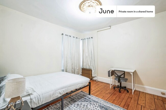 Building Photo - Room in Shared 4 bed/1.5 bath home in Somerville