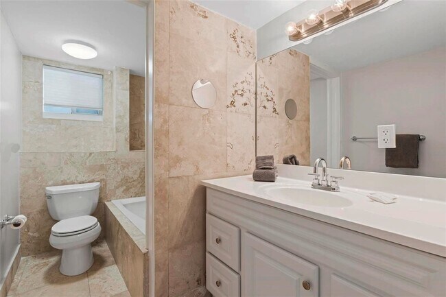 BATH - 4122 Collins Ave