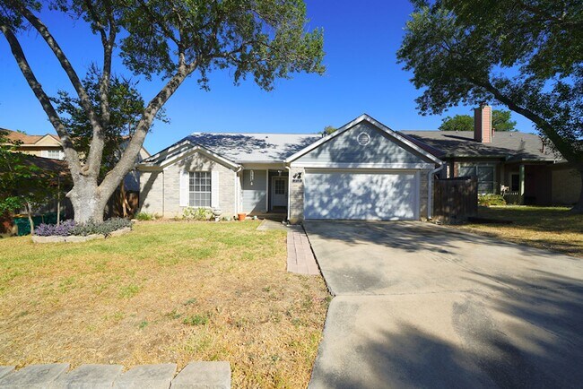 Foto del edificio - Great Home Near Randolph AFB - Realtor Com...